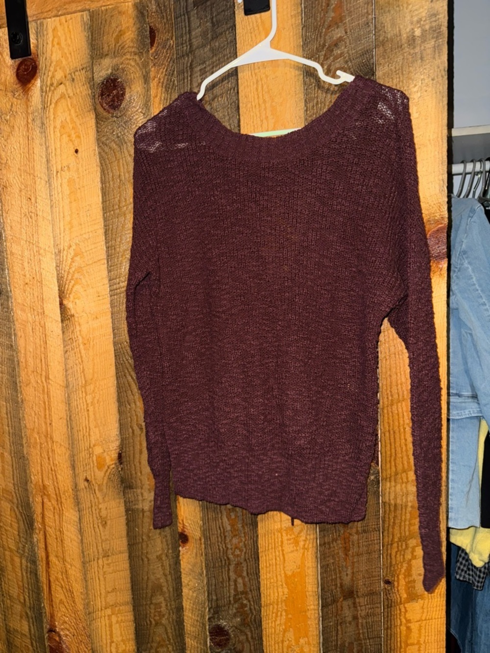 BKE Women's Scoop Neck Sweater in Burgundy